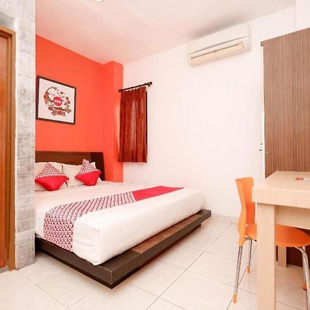 Oyo 1251 Residence 8 Semarang Kültér fotó