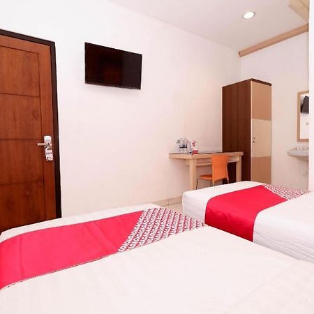 Oyo 1251 Residence 8 Semarang Kültér fotó