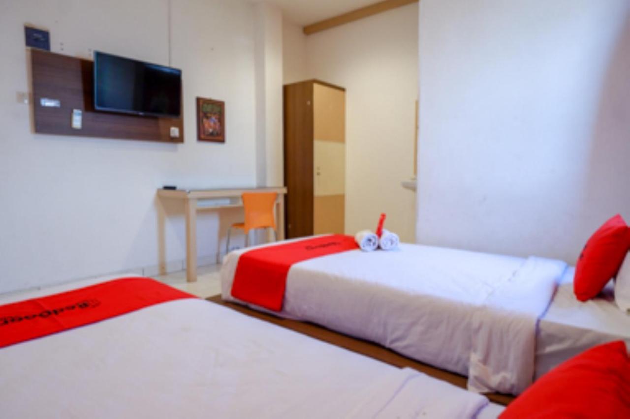 Oyo 1251 Residence 8 Semarang Kültér fotó