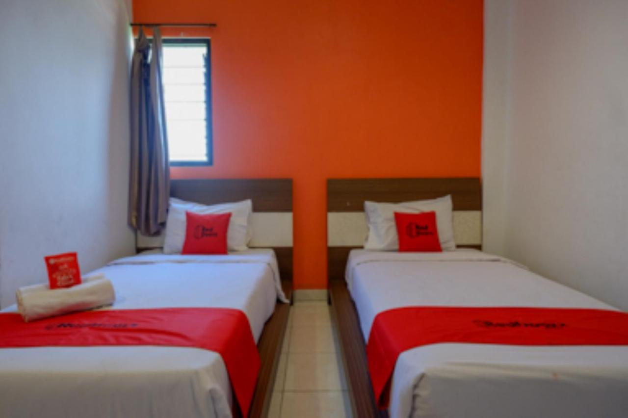 Oyo 1251 Residence 8 Semarang Kültér fotó