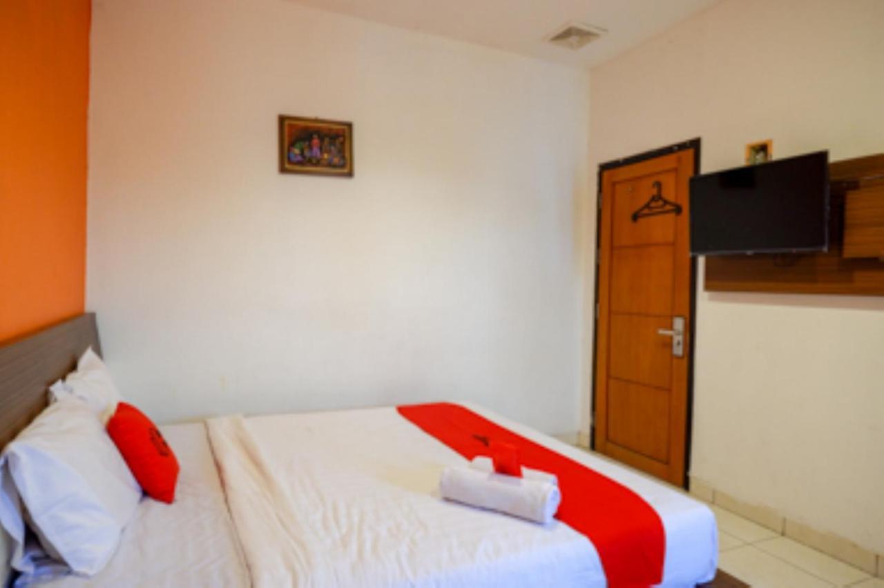 Oyo 1251 Residence 8 Semarang Kültér fotó