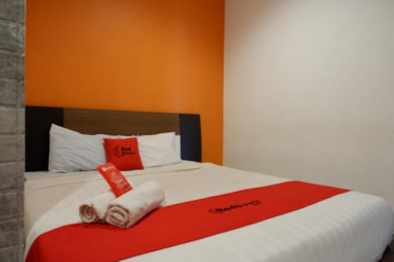 Oyo 1251 Residence 8 Semarang Kültér fotó