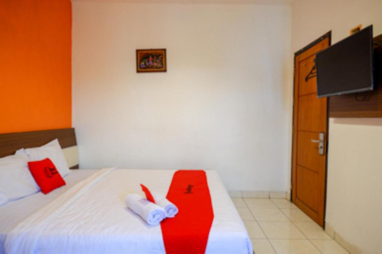 Oyo 1251 Residence 8 Semarang Kültér fotó