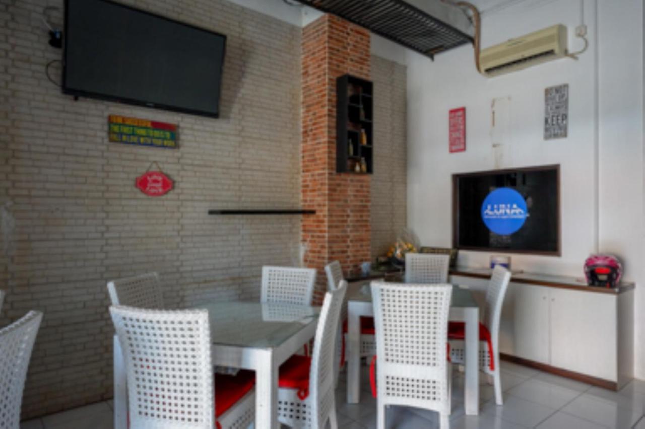 Oyo 1251 Residence 8 Semarang Kültér fotó
