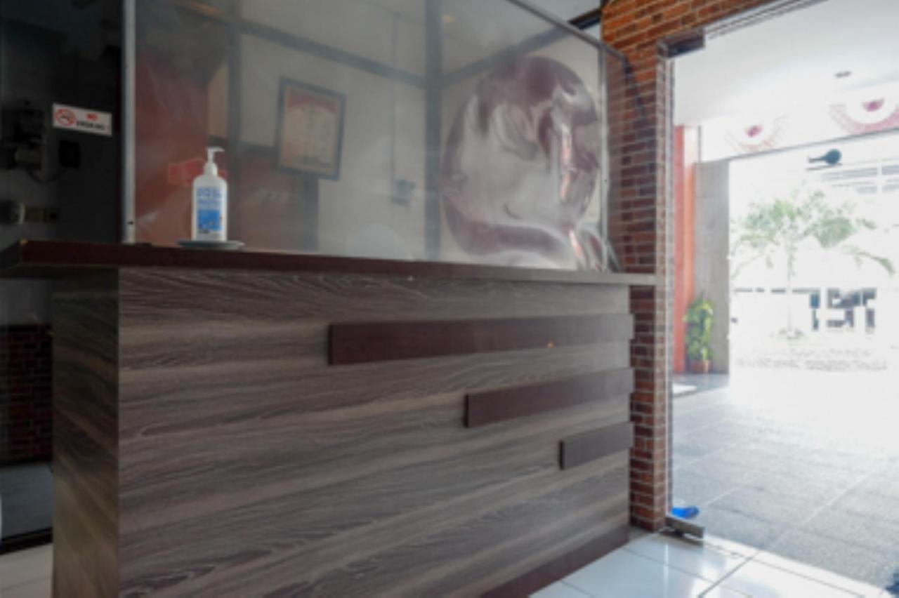 Oyo 1251 Residence 8 Semarang Kültér fotó