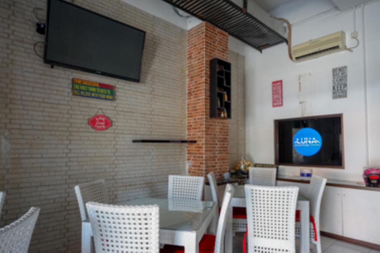 Oyo 1251 Residence 8 Semarang Kültér fotó