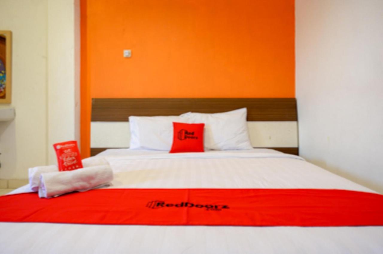 Oyo 1251 Residence 8 Semarang Kültér fotó