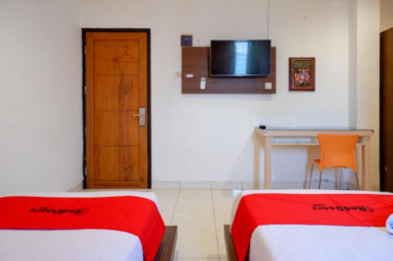 Oyo 1251 Residence 8 Semarang Kültér fotó