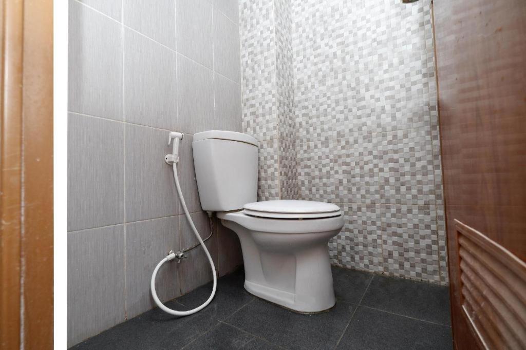 Oyo 1251 Residence 8 Semarang Kültér fotó