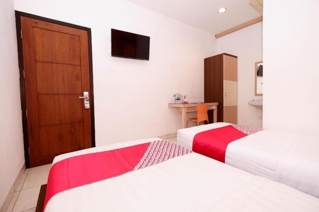 Oyo 1251 Residence 8 Semarang Kültér fotó