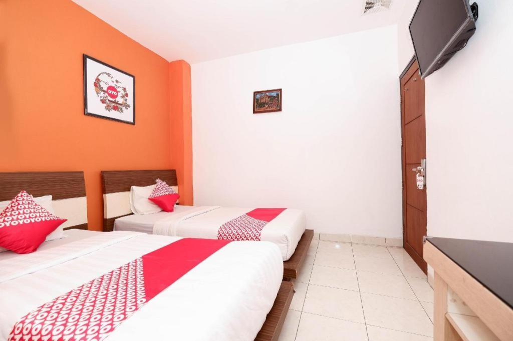 Oyo 1251 Residence 8 Semarang Kültér fotó