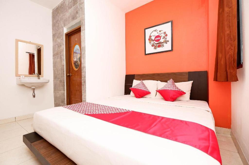 Oyo 1251 Residence 8 Semarang Kültér fotó