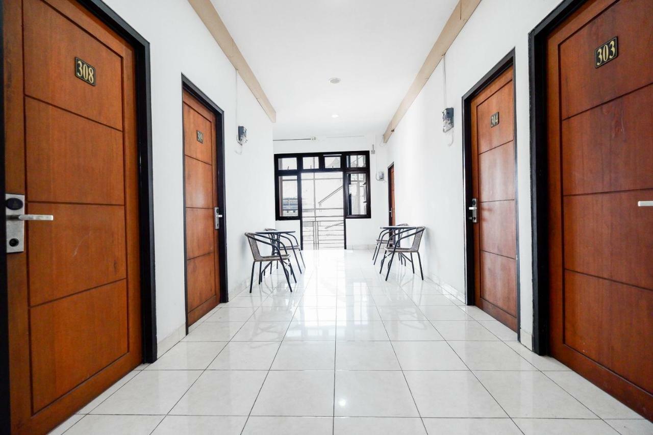 Oyo 1251 Residence 8 Semarang Kültér fotó