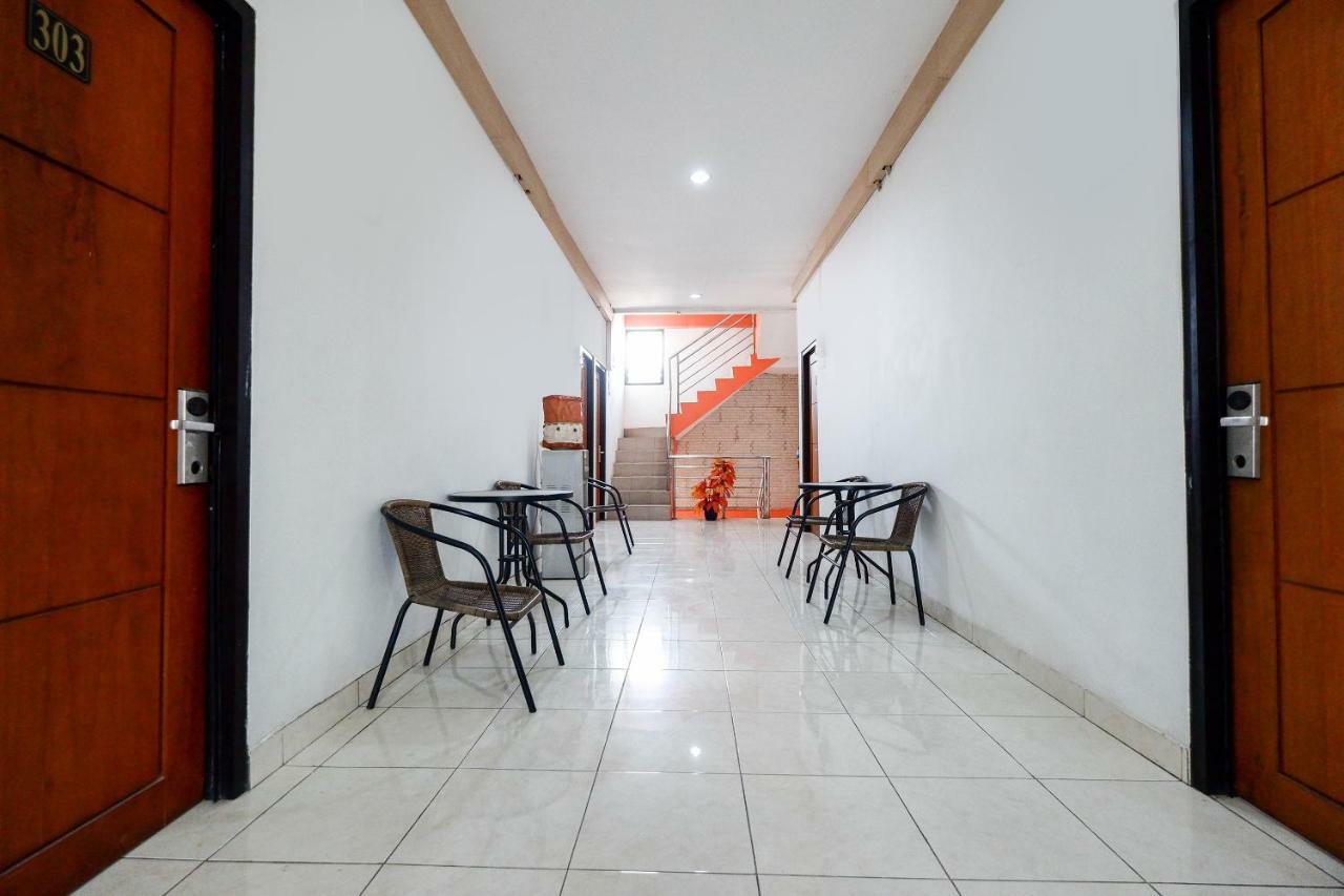 Oyo 1251 Residence 8 Semarang Kültér fotó